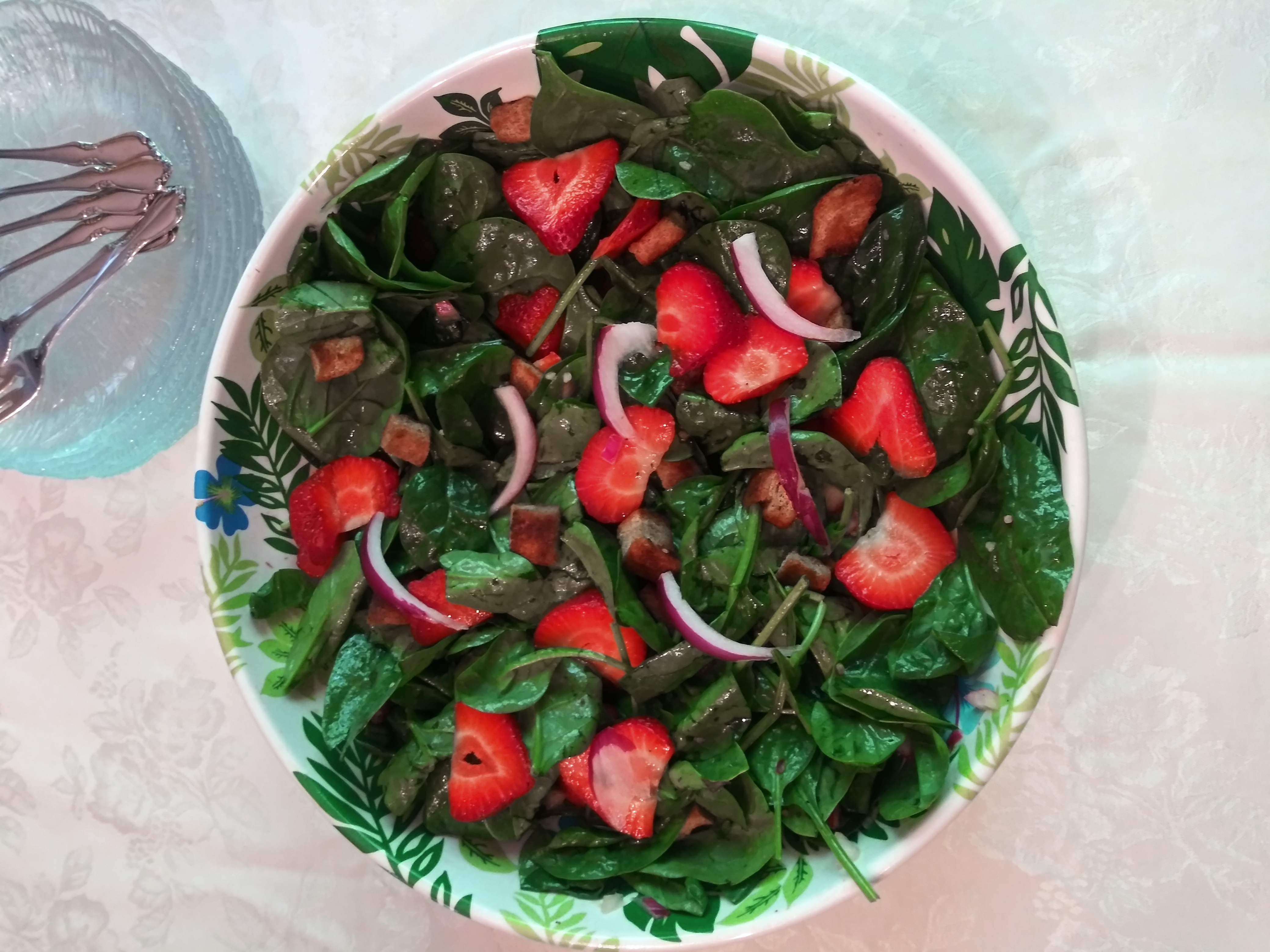 Spinach and Strawberry Salad with Croutons